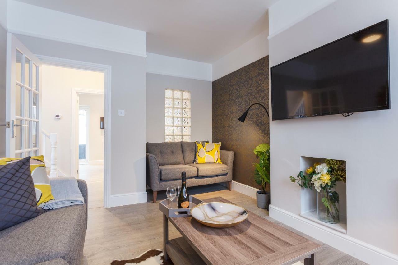 شقة Stylish Town Centre House - 300Mbps, Parking & Sunny Decking بورنماوث المظهر الخارجي الصورة